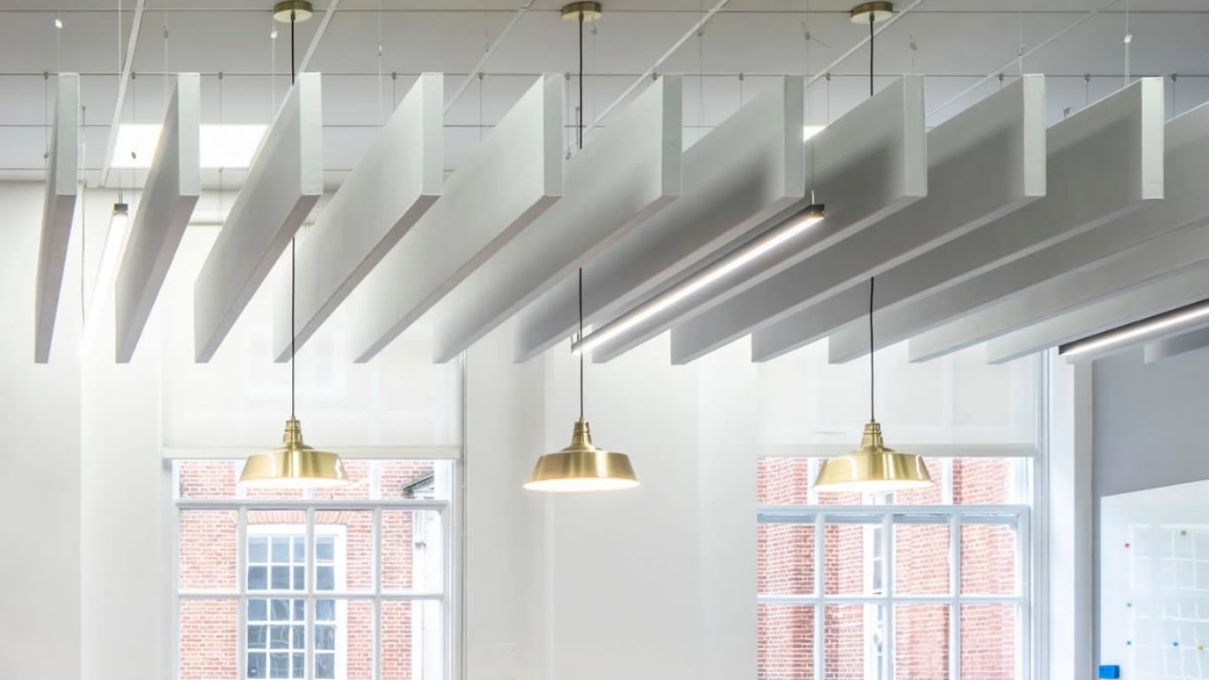 Solutions de plafonds acoustiques pour les environnements modernes