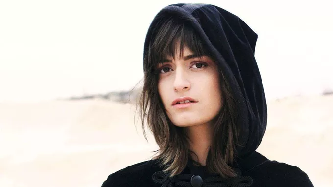 Taille Clara Luciani