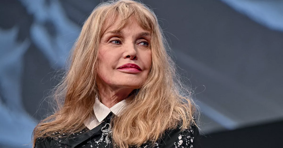Âge Arielle Dombasle jeune