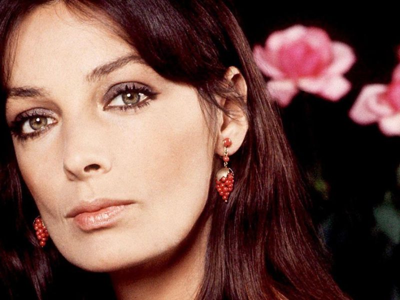 Marie Laforêt Jeune