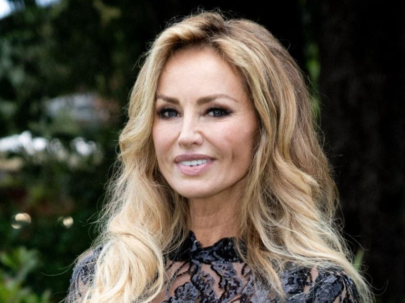 Taille Adriana Karembeu