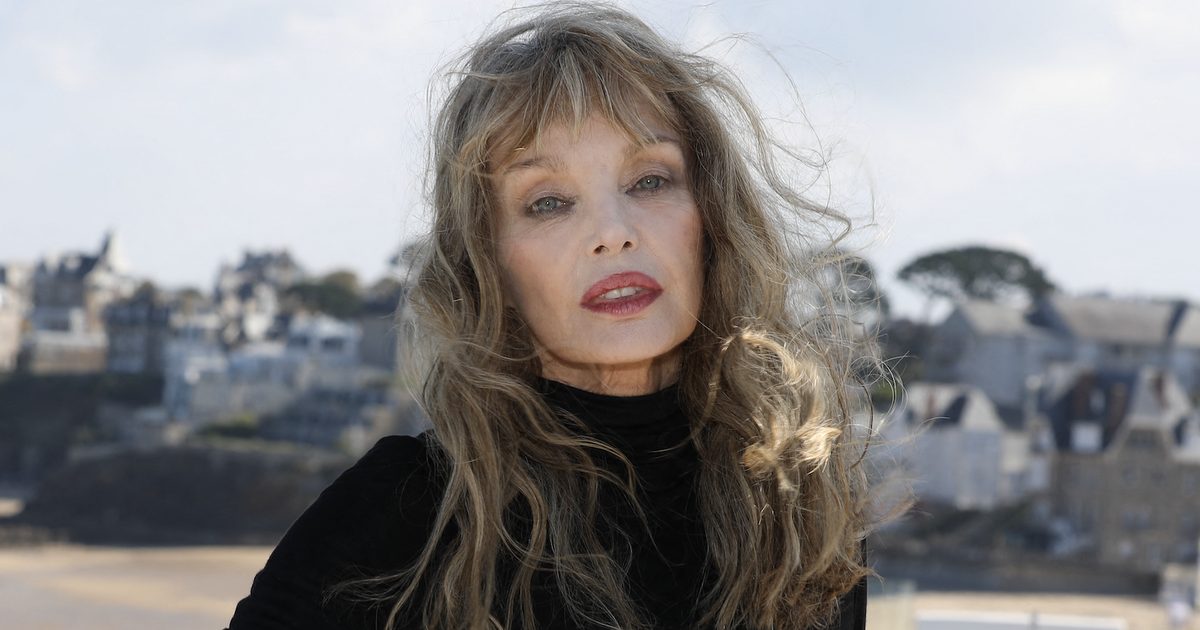 Quel âge a Arielle Dombasle ?